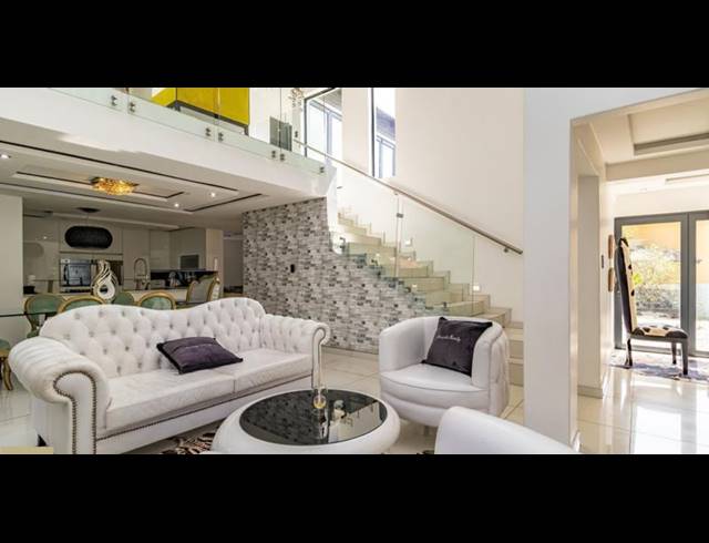 4 BEDROOM HOUSE FOR SALE IN GLEN ERASMIA